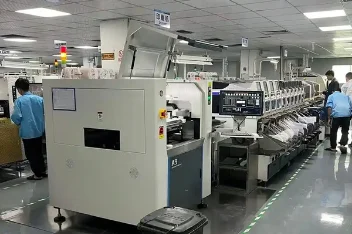 What are the advantages and disadvantages of SMT processing?